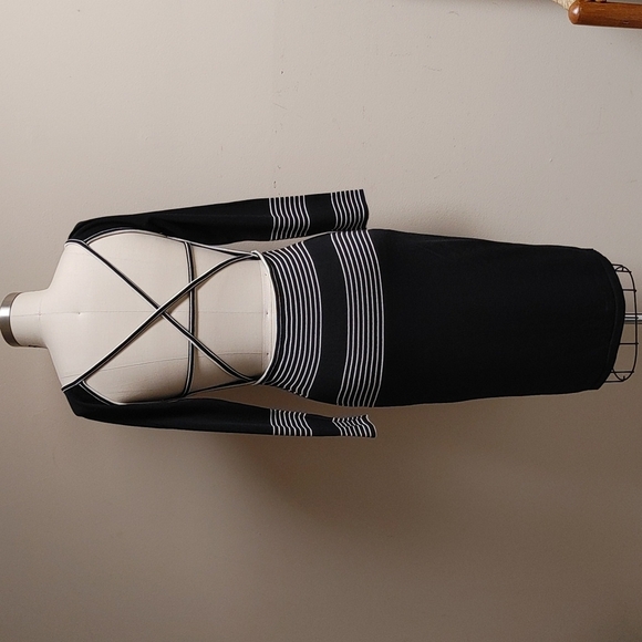 Vintage Poi....by Krizia Knit Italian Open Back Black White Striped Fitted Dress - Picture 3 of 16